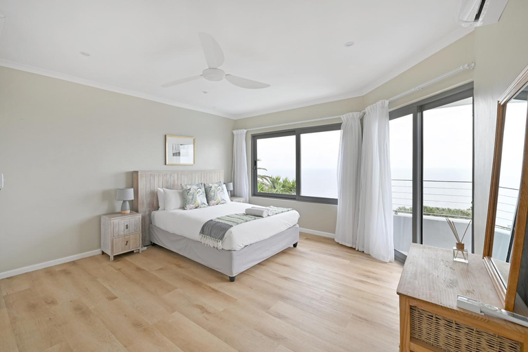 3, Luxurious Camps Bay Escape Pool and Spectacular Views, City of Cape Town