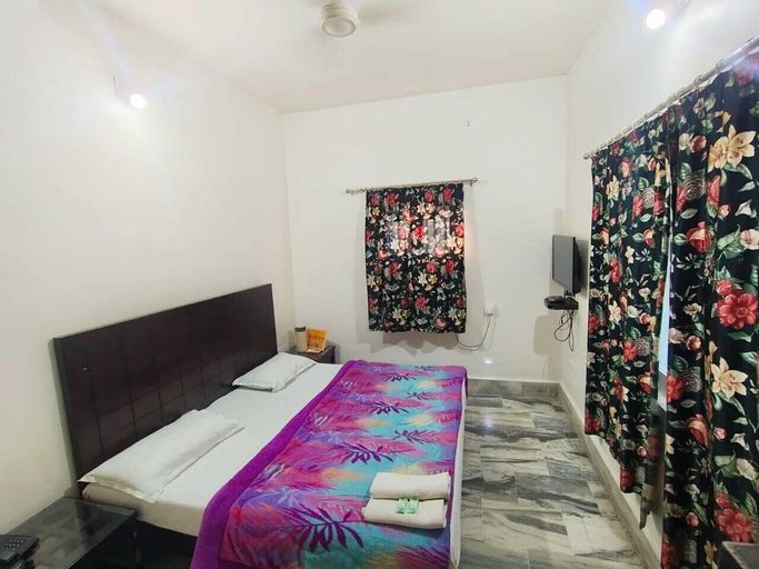 Room 4, Hotel Atithi Mount Abu, Sirohi