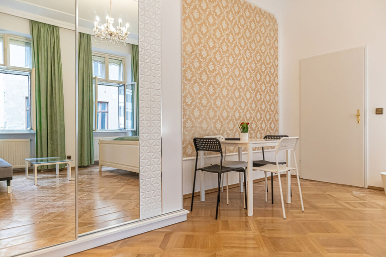 Room 2, Spacious 4BR Apt Long Stay Friendly, Wien