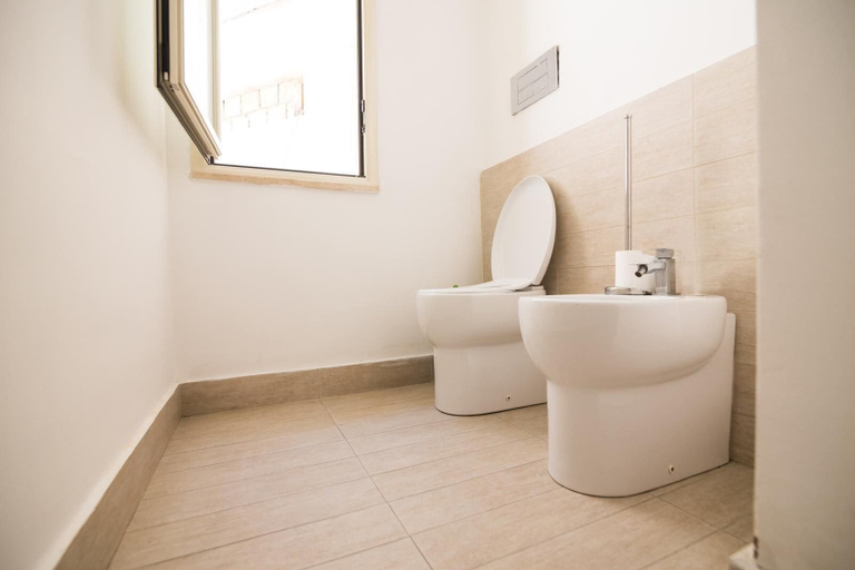 Bathroom 5, al ventitre', Reggio Di Calabria