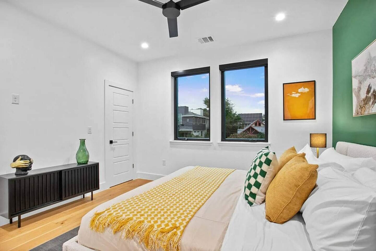 Room 1, Thonton Unit A & B, Travis