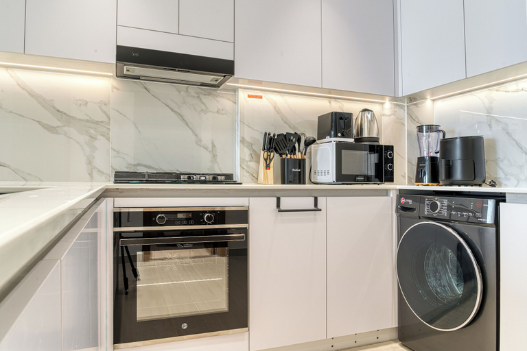 Private kitchen 2, PVH - Vibrant 1BR in Binghatti Amber, Dubai