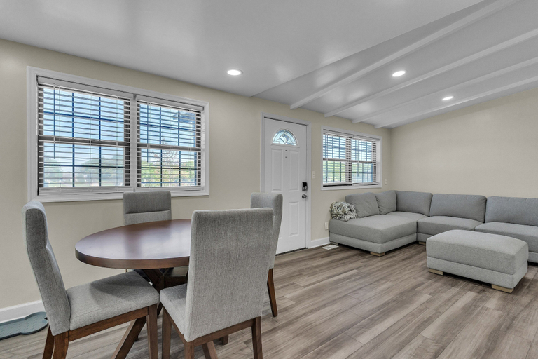 Interior 2, Peaceful Pet Friendly Chesapeake Escape 4 Bedroom Home, Calvert