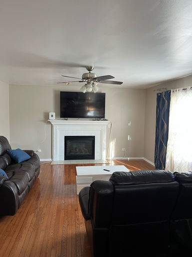 Living area 5, Modern 4 Bedroom Private Vacation Home, Will