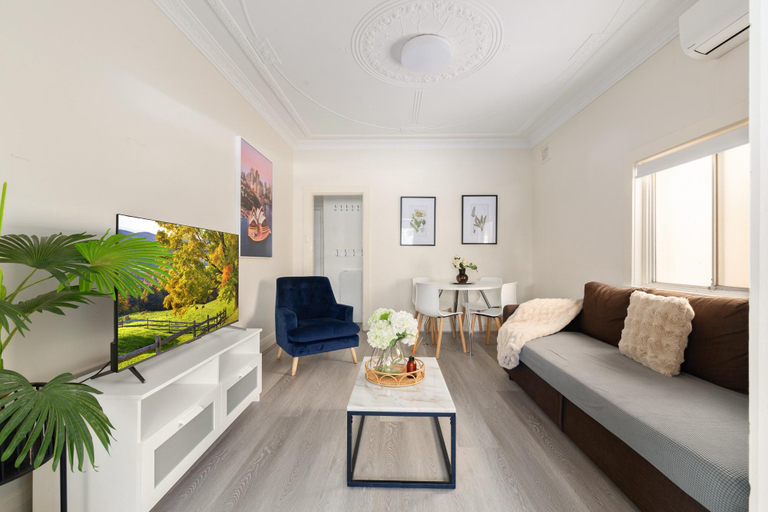 Separate living room 5, 2-Bed Apartment Near Manly Beach, Sydney