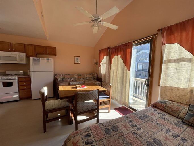 Room 2, 26 Salty Dogs Studio Bedroom Condo by RedAwning, Dare