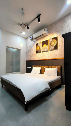 Room 5, Let'stay- NX-One Noida, Gautam Buddha Nagar