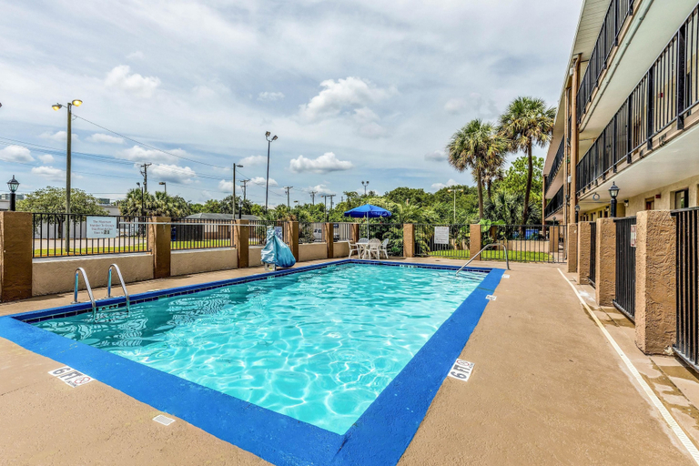 Sport & Beauty 1, Rodeway Inn Fairgrounds - Casino, Hillsborough