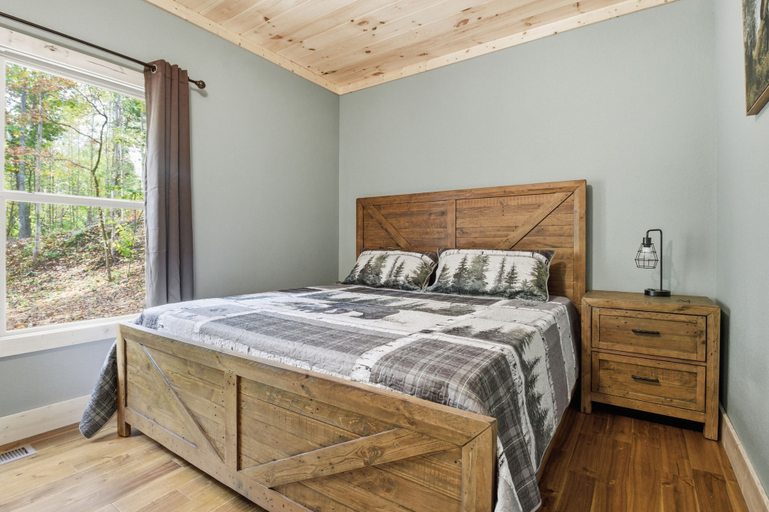 Room 2, Jones Creek Cove, Sevier