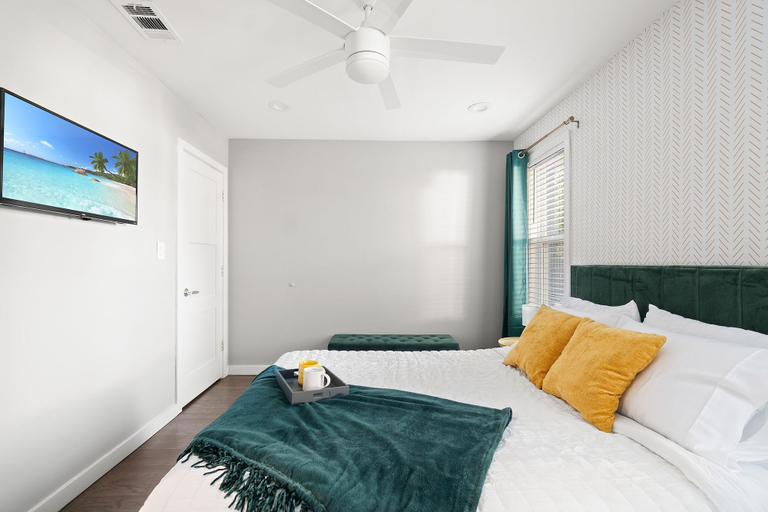 Room 5, Emerald Indigo House Pet Friendly, Dallas