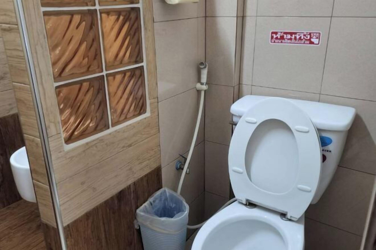 Room 4, Noy's House, Lak Si
