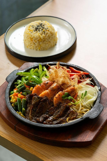 BATIQA Hotel & Apartments Karawang - Food & Drinks
