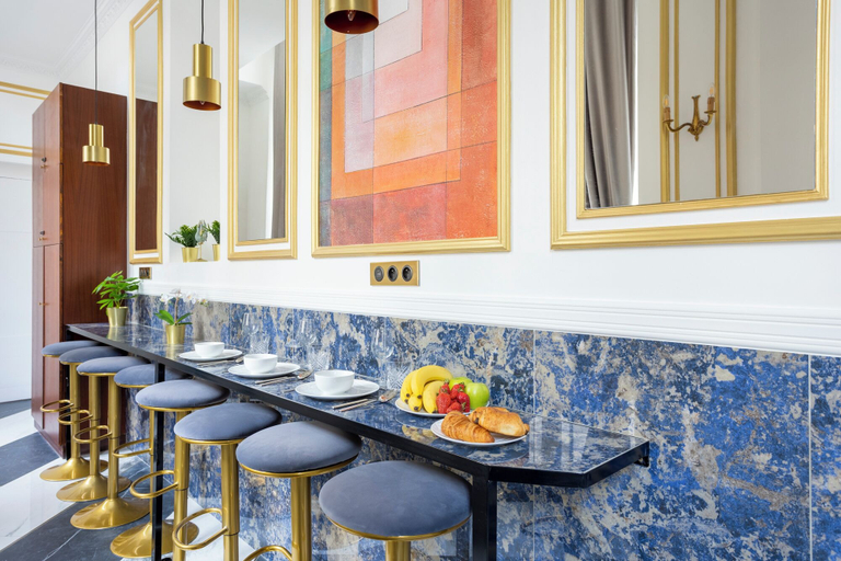 Living area 4, Merveil Luxury Suite - Saint Louis, Paris