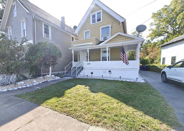 Exterior 4, Niagara Falls Home 2BR, Pets OK, Free Parking, Niagara