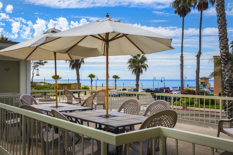 Outdoor dining, Full 1 Bed Beach Condo #227 1 Bedroom Condo by RedAwning, Santa Barbara