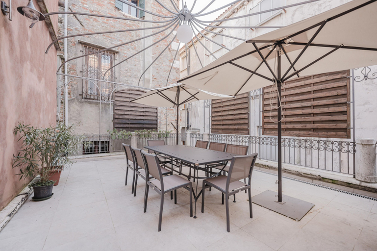 Others 5, Santo Stefano Palace, Venezia