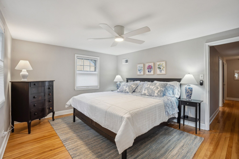 Room 4, Historic 3BR in Third Ward Walk to UWEC, Eau Claire