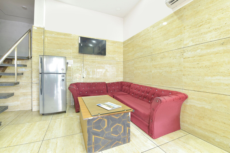 Lobby sitting area, Fabhotel Global Ad, Indore