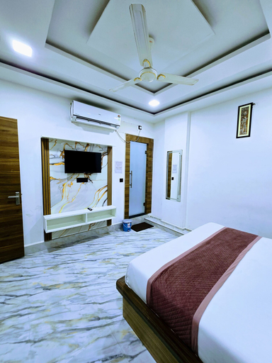 Bedroom 2, Hotel Aaarav Grand - Mathura Vrindavan, Mathura