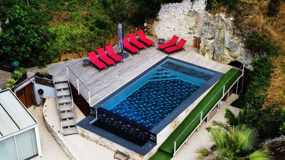Outdoor pool 3, Le Gîte 24, Vienne