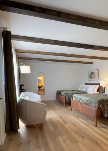 Room 5, The Juniper Motel & Resort, Columbia