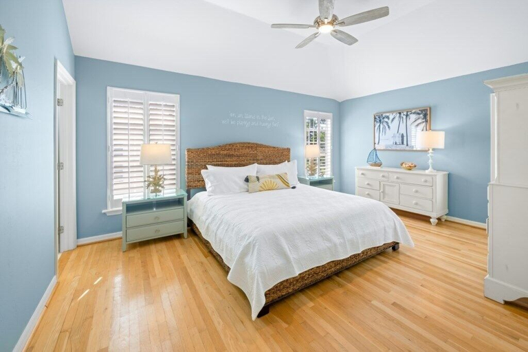 Room 4, Summer Breeze 7 Bedroom Home, Lee