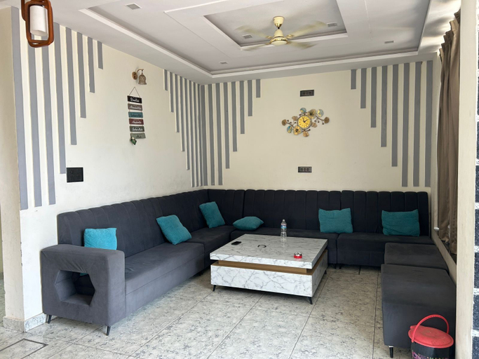 Living area, Hotel Sultan Paradise, Hardwar