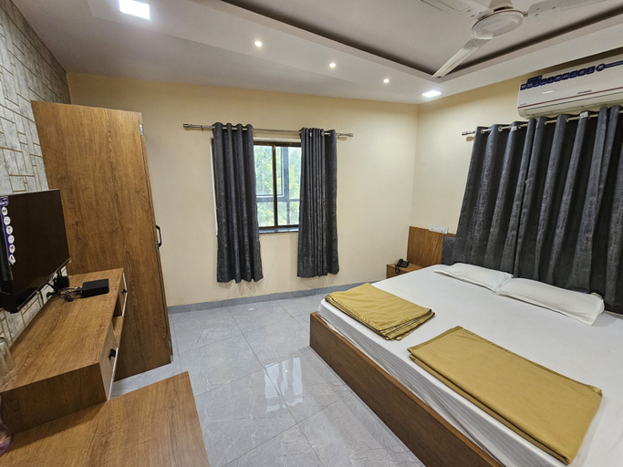 Room 4, StayGuru Hotel Paradise Inn, Kachchh