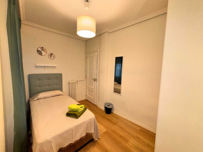 Room 2, Rooms Carlos, next to Plaza Mayor, Madrid