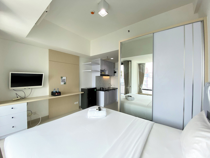 Room 2, White Toned Style Studio At Lrt City Bekasi Apartment, Bekasi