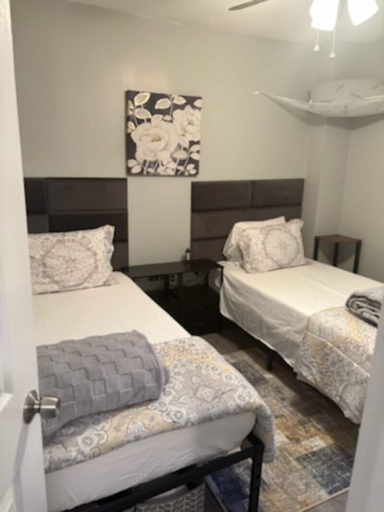 Room 4, Diamond Horizon Suite, Philadelphia