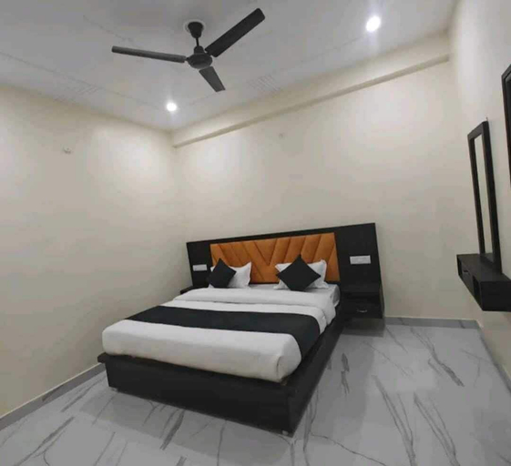 Room 5, Staylo Abhinandan Palace, Faizabad