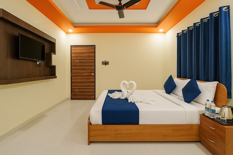 Room 5, Minx Hotels Radhika Palace, Faizabad