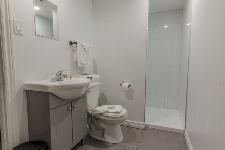 Bathroom 4, Motel Le Sainte-Adèle, Les Pays-d'en-Haut