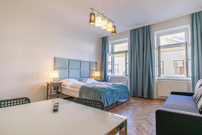Room 2, Chic 2BR Retreat Near Belvedere Palace, Wien