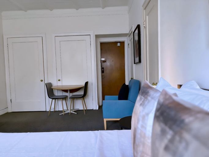 Room 3, Vintage Studio in Gold Coast - SP 1205, Cook