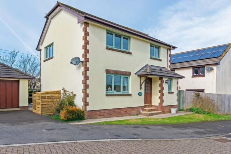 Room 3, Oceanside Sleeps 6 Walk to Beach & Stylish, Devon