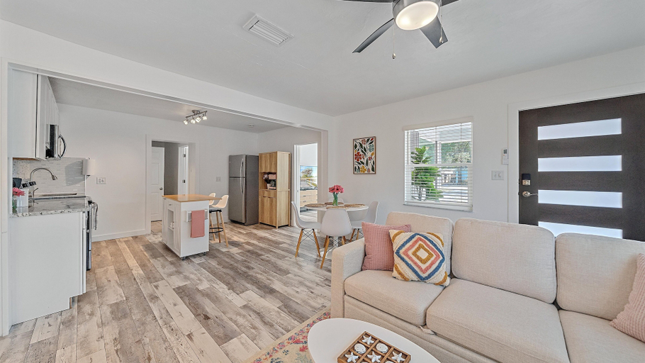 Living area 5, Urban Nest On 8th 4 Bedroom Home, Sarasota
