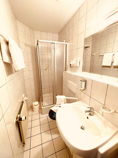 Bathroom 5, Haus Borkum, Leer