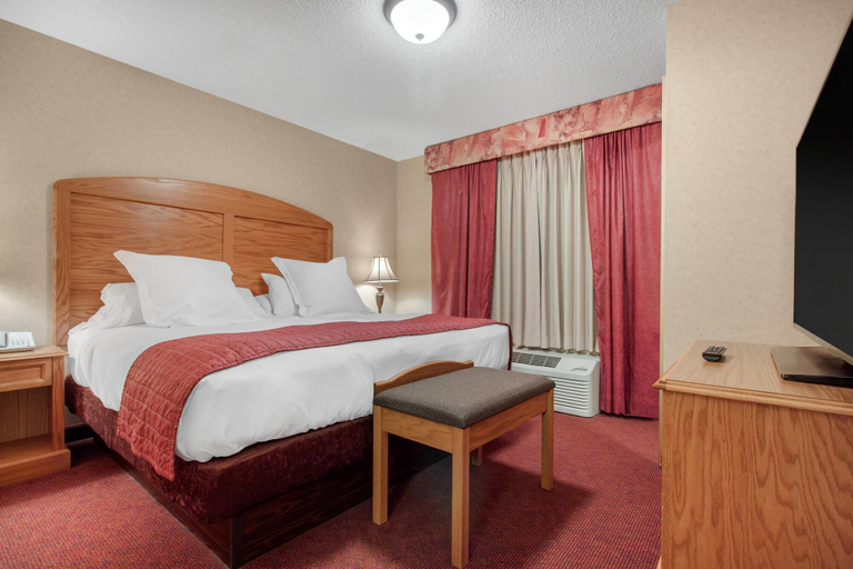 Bedroom 3, Norfolk Lodge & Suites, an Ascend Collection Hotel, Madison
