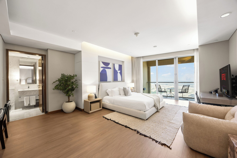 Room 2, Snug Studio in Dubai Mall Steps From Burj Khalifa, Dubai