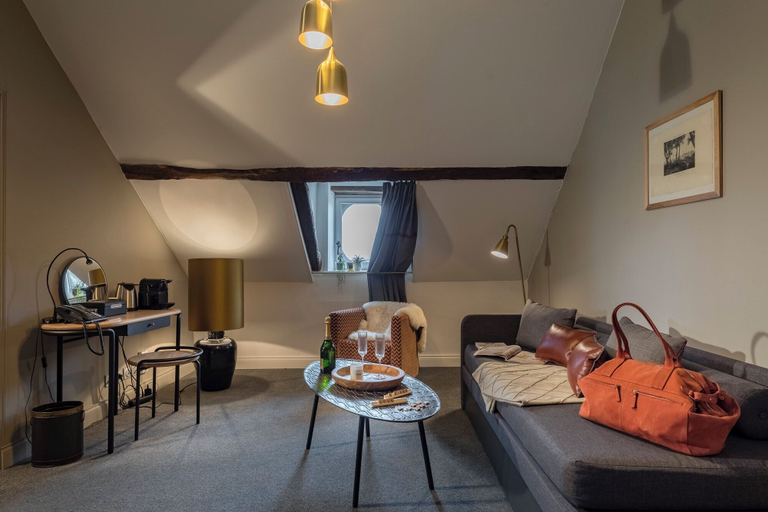 Room 2, Le Général d'Elbée, Vendée
