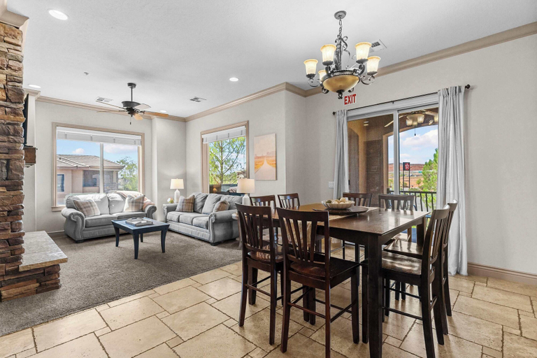 Interior 5, The Overlook at Coral Springs, Washington