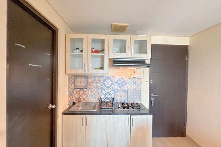 Private kitchen, 1Br Near Uinsa At Tamansari Papilio Apartment, Surabaya