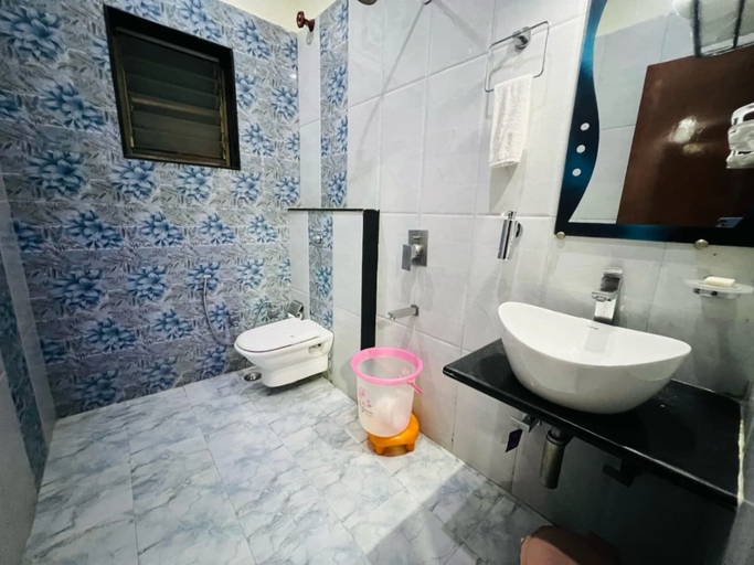 Bathroom 4, Hotel JK Residency Muzaffarpur Ac Room, Muzaffarpur