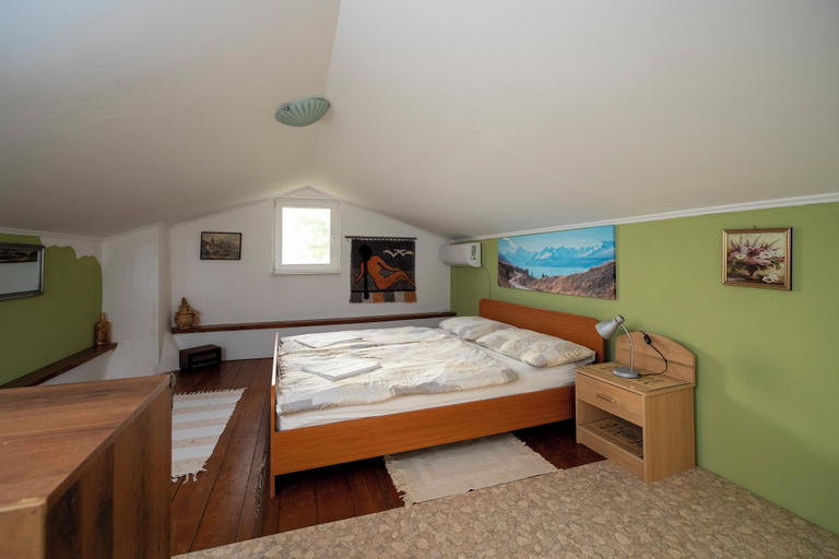 Room 4, Hill Pool House, Kaštel Kambelovac Retreat, Kaštela