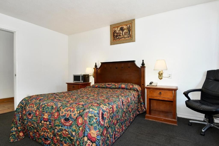 Room 1, Budget Motel, Multnomah