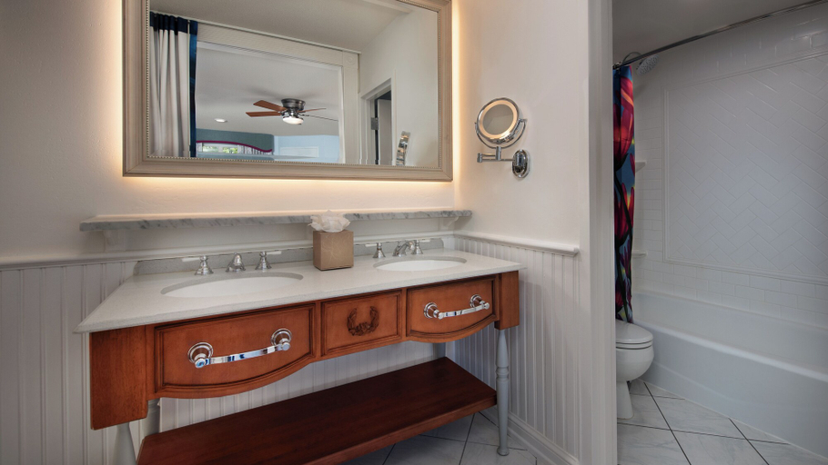 Bathroom 5, Disney's Port Orleans Resort - Riverside, Orange
