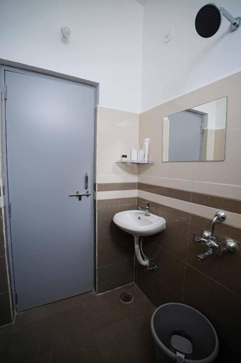 Bathroom 4, Yellow Bells Studios and Suites, Hyderabad