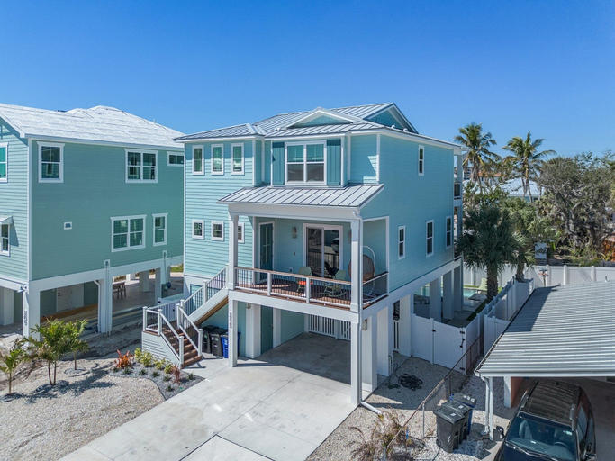 Exterior 5, 211 Blue Palm: Spacious 5-Bedroom Pool Home, Steps from Beach! 5 Home, Lee